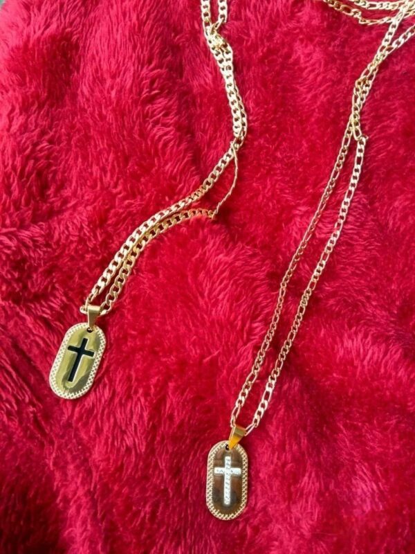 collar cruz caballero acero dorado