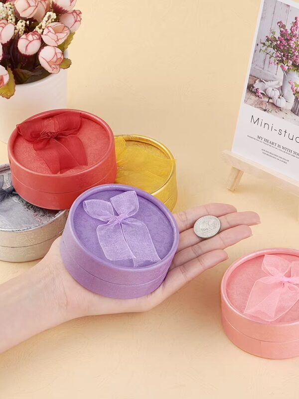 caja redonda para set aretes, collar, anillos, pulsera, puñera, 8.5*3.5cm paquete surtido contiene 12und