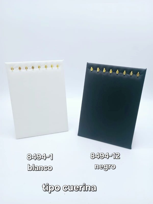 exhibidor collares blanco negro