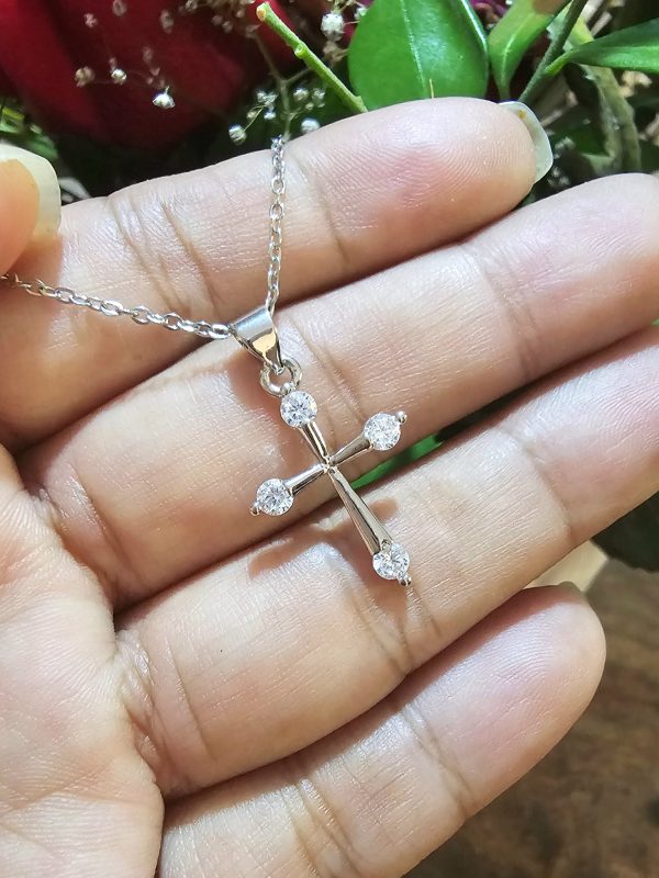2025/02/1000950925-scaled.jpg collar cruz circon plateado