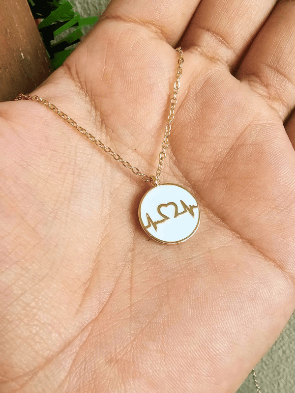 2025/02/20250219_134003_0000.png collar latido dorado