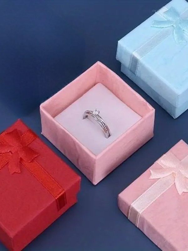 caja cuadrada para anillos o aretes, 4*4*2.5cm paquete contiene 24 und