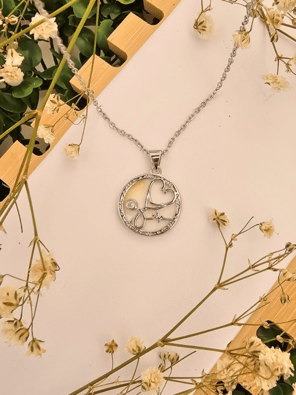 2025/03/1001017361.png collar concha de nacar estetoscopio doctor plateado