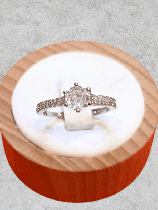 anillo tipo compromiso punto de luz corcon plateado acero regulable