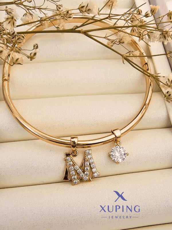 puñera+ iniciales+ dije punto de luz xuping jewerly rose