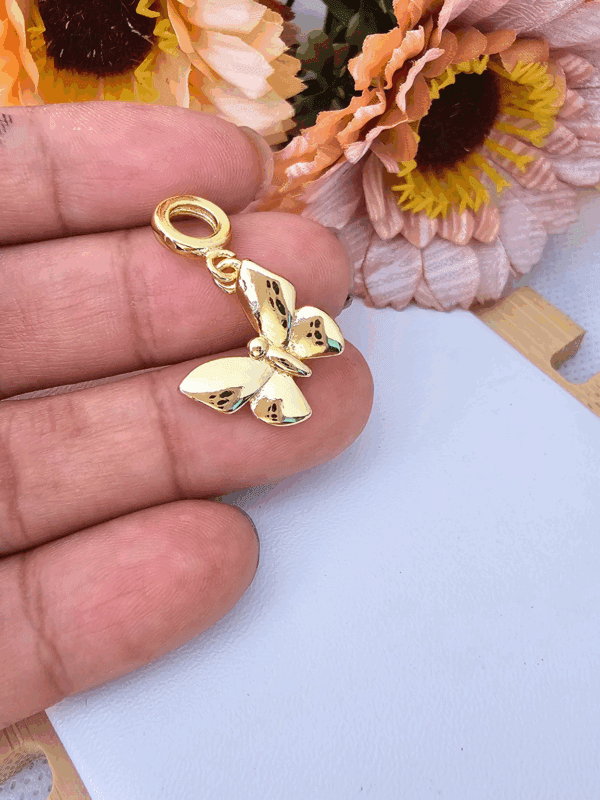 2025/04/1001136915.png dije charms mariposa liso dorado y plateado