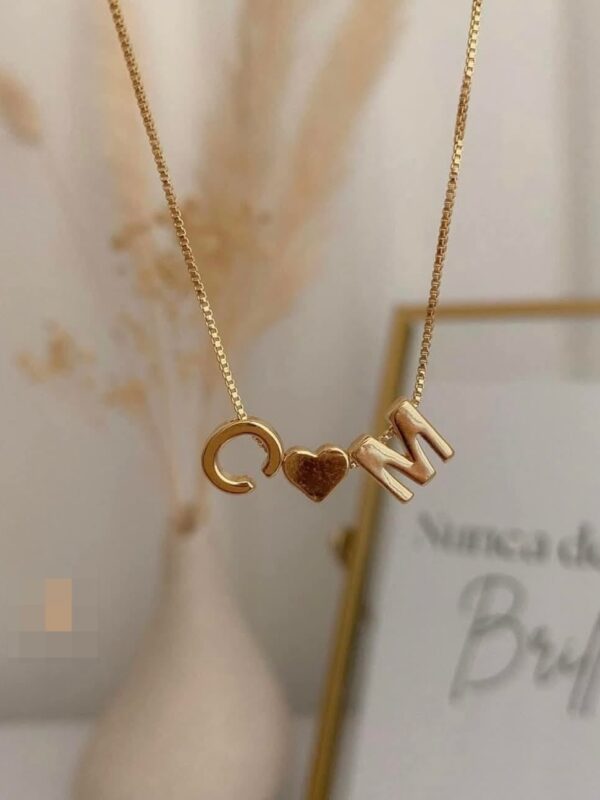 collar doble inicial + corazon pasante acero dorado, todas las letras