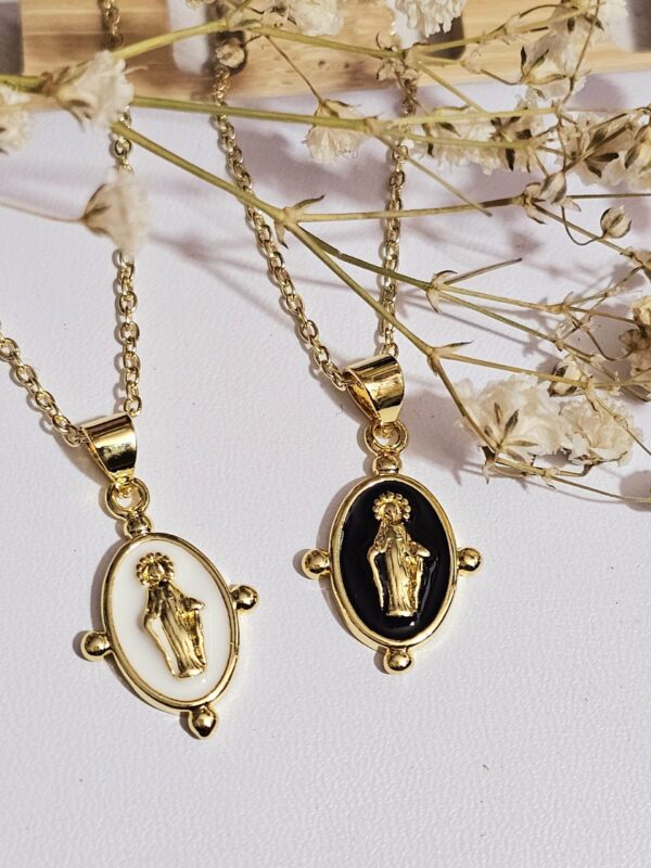 2025/05/1001174638-scaled.jpg collar virgen dorado