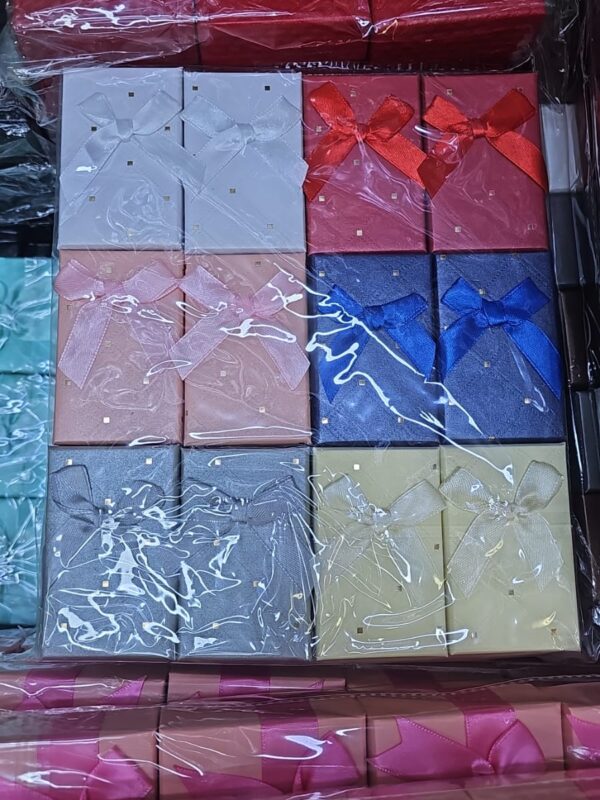 caja rectangular para set aretes collar anillos, 8*5*2.5cm paquete surtido contiene 24und