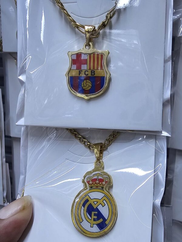 2025/06/1001243459-scaled.jpg collar equipo real madrid, Barcelona fútbol placa acero dorado 60cm
