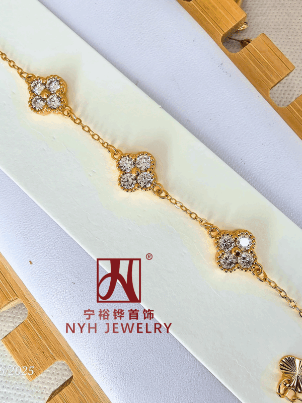 2025/06/1001341192.png pulsera tipo van cleef NYH delicate acero dorado