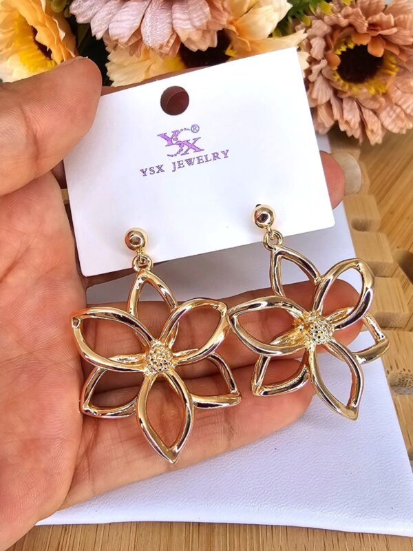 2025/06/IMG-20250530-WA0187-scaled.jpg aretes flores YSX jewerly rose