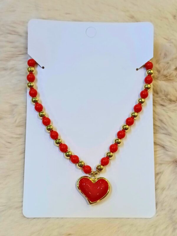 2025/06/IMG-20250603-WA0253.jpg collar corazon rojo dorado