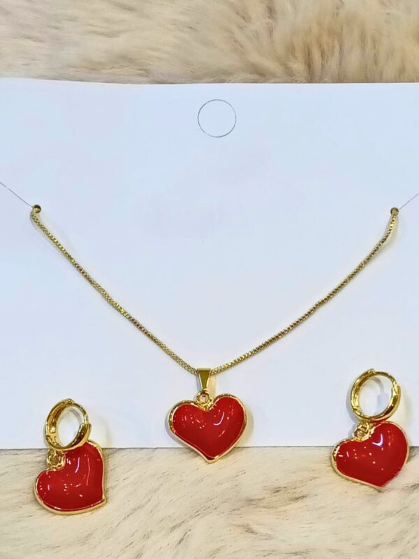 2025/06/IMG-20250603-WA0259.jpg set corazon rojo dorado