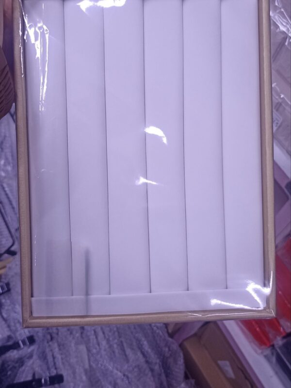 2025/07/IMG-20250718-WA0021-scaled.jpg exhibidor 8874-2 anillos tipo cuerina con bordes dorados