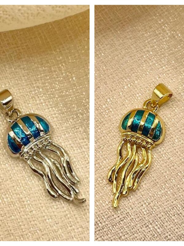 2025/08/1001525509-scaled.jpg Dije Medusa acero plateado