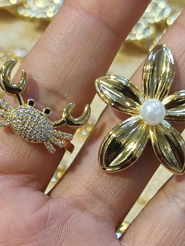 anillos cangrejo marino, flores perla, acero dorado regulable