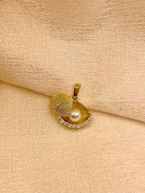 2025/08/IMG-20250819-WA0013.jpg Dije Concha de mar perla dorado