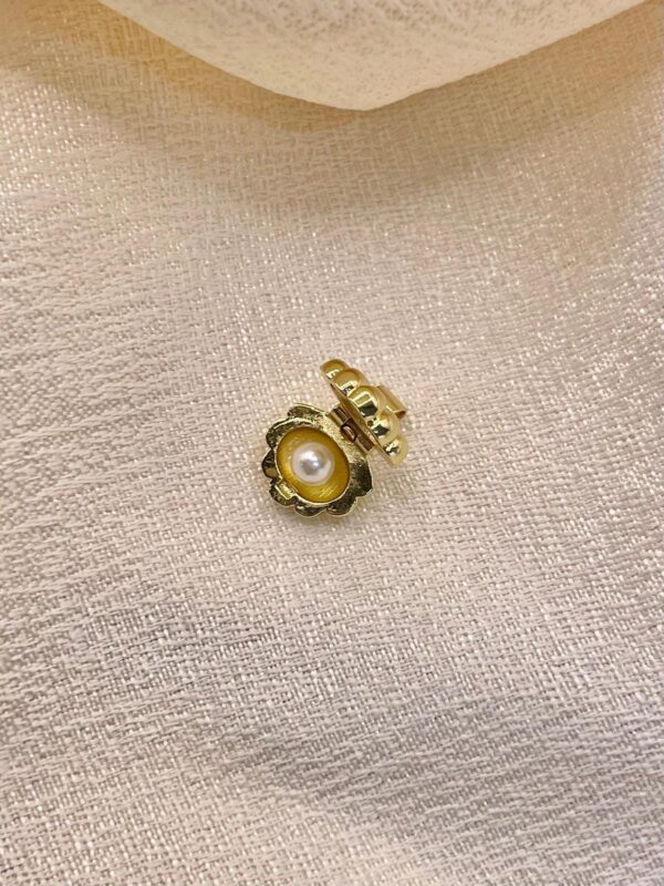 2025/08/IMG-20250819-WA0027.jpg Dije Concha de mar perla dorado