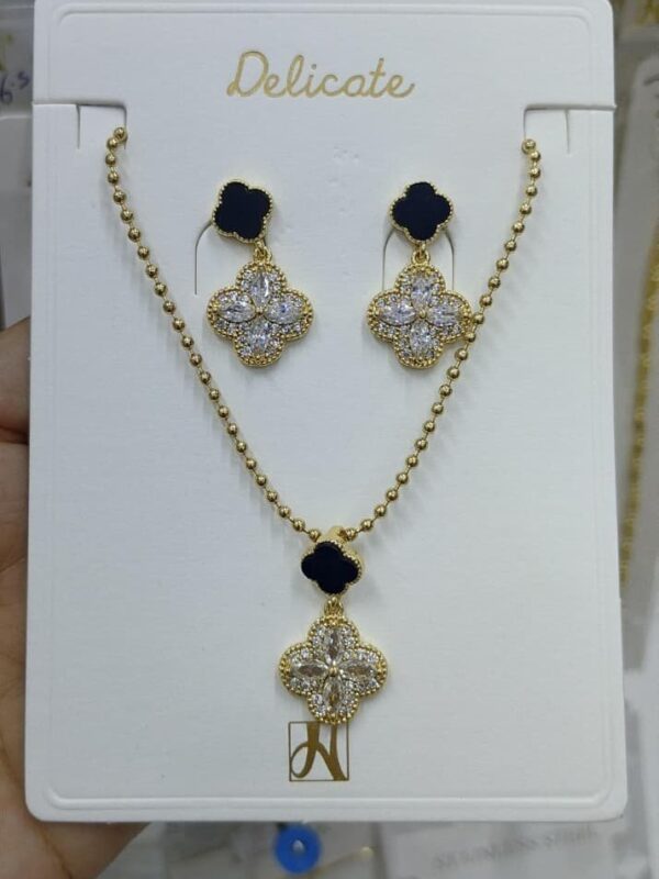 2025/08/IMG-20250819-WA0119.jpg set tipo van cleef NYH delicate acero dorado