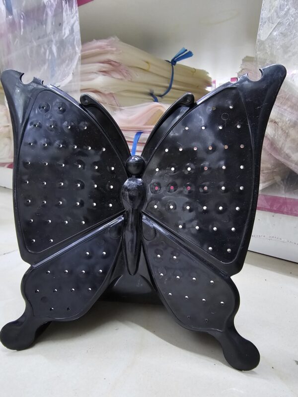 2025/09/1001554829-scaled.jpg exhibidor mariposa para aretes acrilico