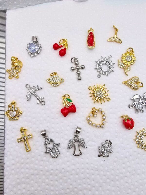 mini dijes para pulsera o collar en acero dorado y plateado. modelos marinos, niños, estrella, coraozn, cereza, zandia, cola pez, cronona avion saturno planeta cruz sol flores mano anel trebol y sol