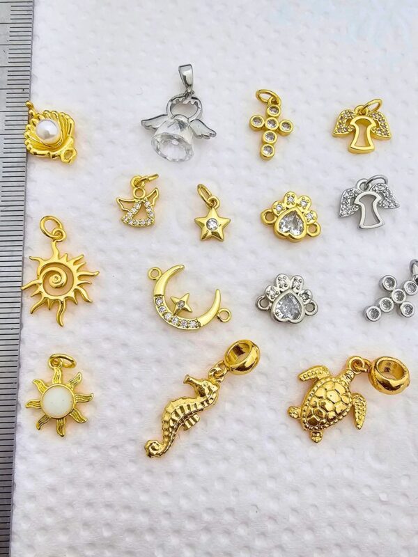 mini dijes para pulsera o collar acero dorado y plateado. modelos marinos, sol, angel. cruz, estrella, huella mascota