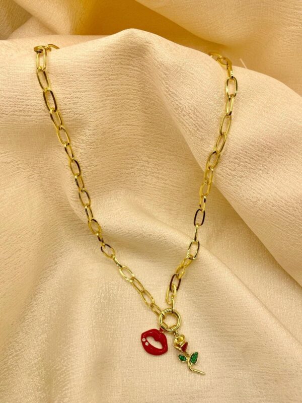 2025/09/IMG-20250815-WA0174.jpg collar flor rosa beso 💋 dorado