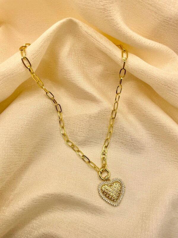 2025/09/IMG-20250815-WA0177.jpg Collar corazon circones dorado