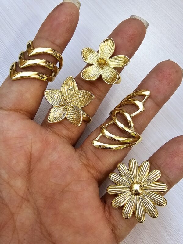 anillos chunky regulable flores acero dorado