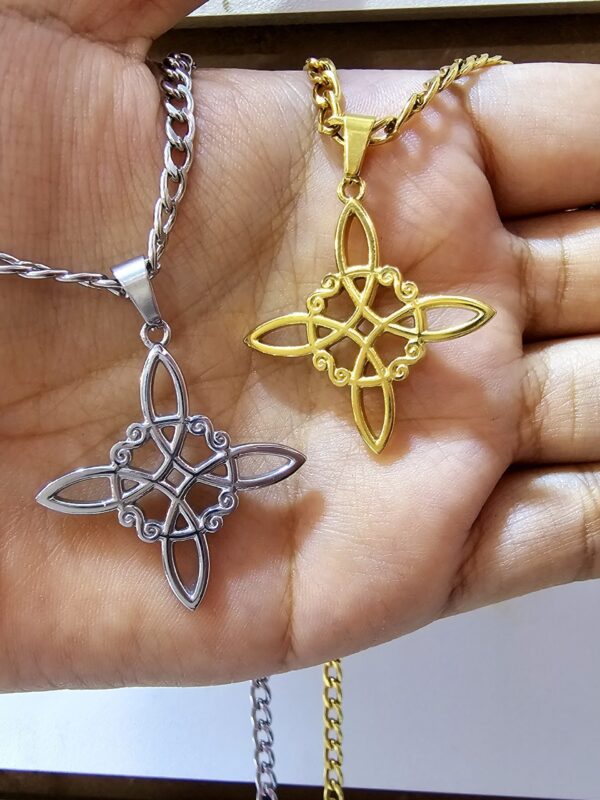 collar nudo de bruja caballero acero dorado y plateado
