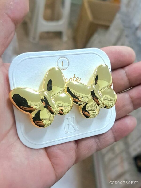 2025/10/IMG-20251023-WA0075.jpg arete mariposa chunky delicate NYH dorado