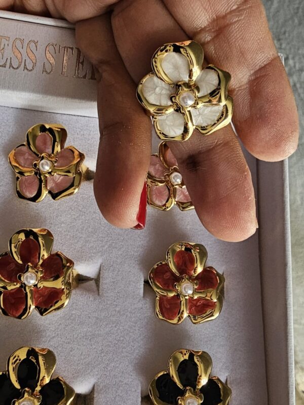 anillo flores acero dorado regulable