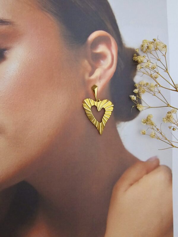 Arete chunky corazon labrado xuping TTM acero inoxidable dorado