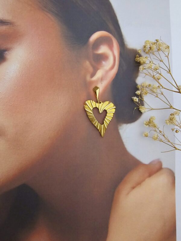 Arete chunky corazon labrado xuping TTM acero inoxidable dorado