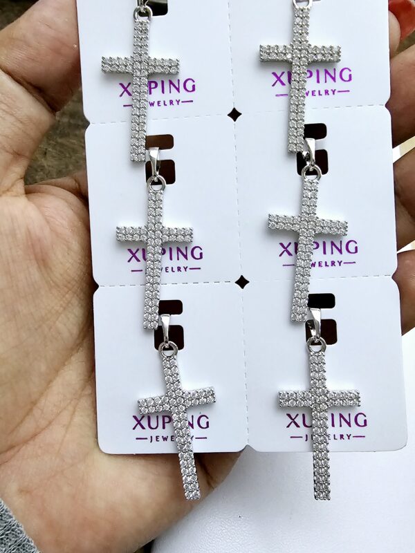 Dije cruz con microcircones xuping jewerly plateado