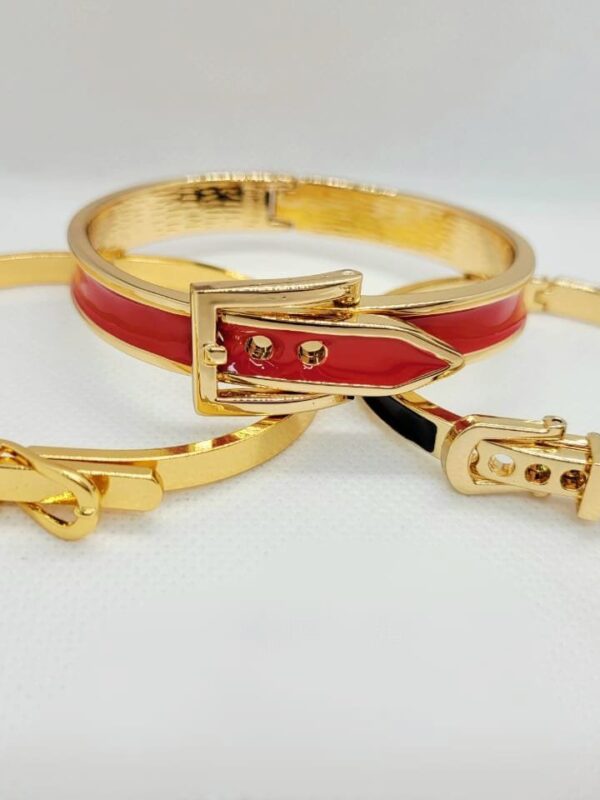 Pulsera correas acero dorado esmaltado rojo, negro y dorado
