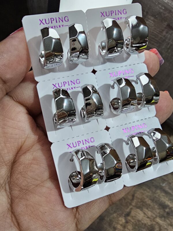 2025/12/1001797821-scaled.jpg argolla con diseño xuping jewerly plateado