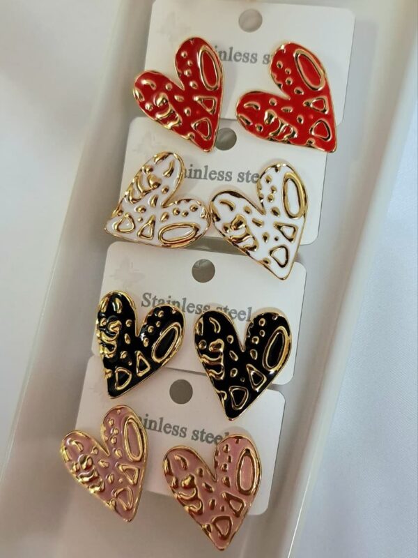 arete esmaltado corazon acero dorado