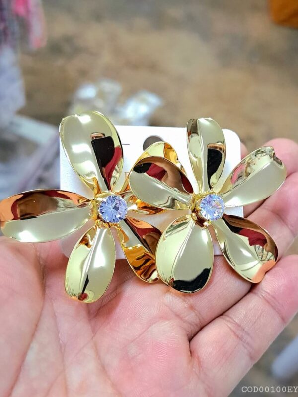 arete flores chunky acero dorado