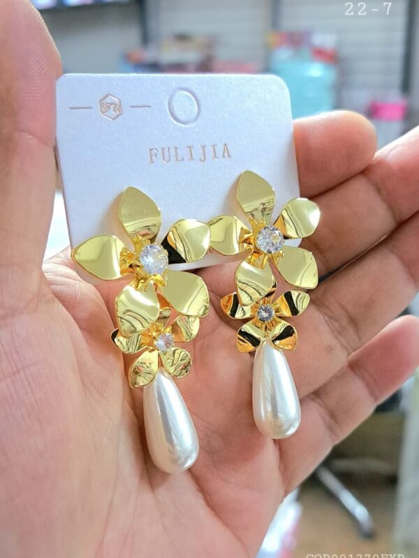 arete flores chunky acero dorado
