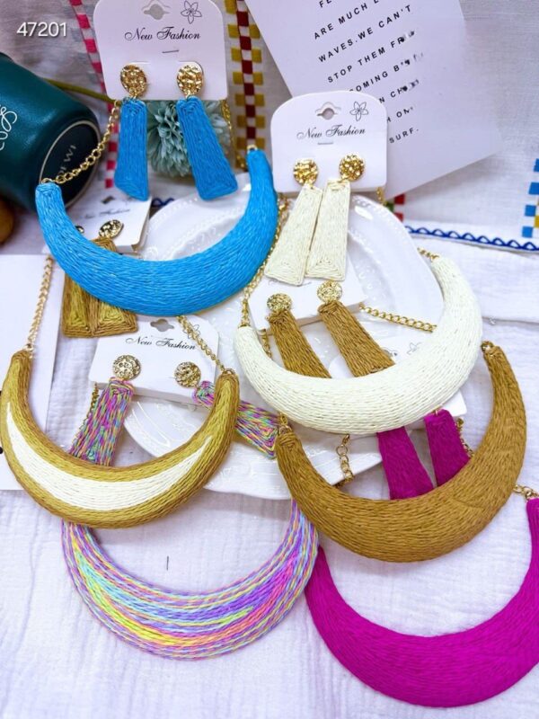 set collares + aretes. Ya viene surtido. fashion arete
No elección