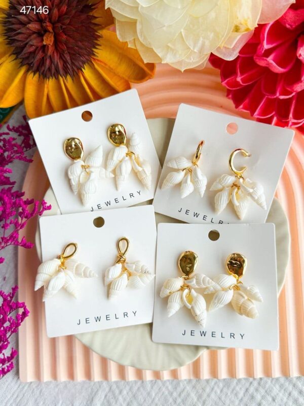 Docena completa ya viene surtido. Fashion aretes .