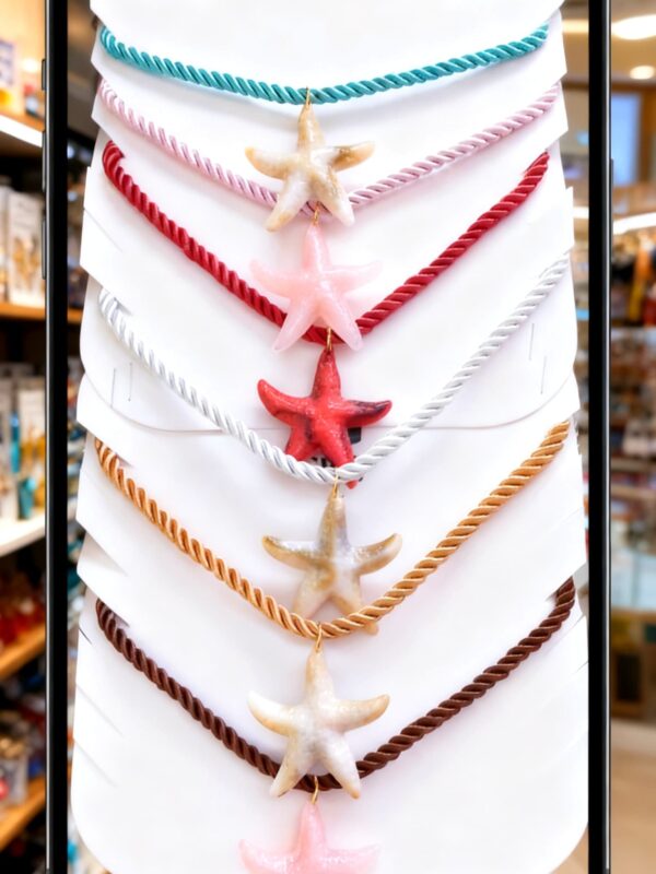 2026/02/1002119955-scaled.jpg Collar estrella mar acrilica, soguilla , terminales acero dorado