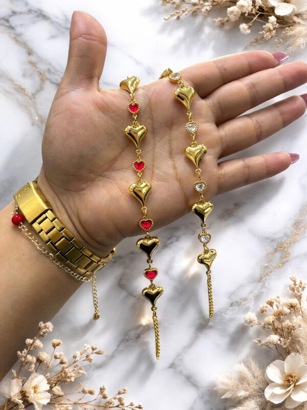 1f9532ce-b7c8-4d07-8c9f-868c6ed117f6 pulsera corazones acero dorado