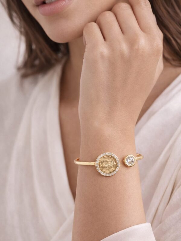 2026/02/IMG-20260129-WA0199.jpg Pulsera regulable virgen de Guadalupe *Dorado* acero