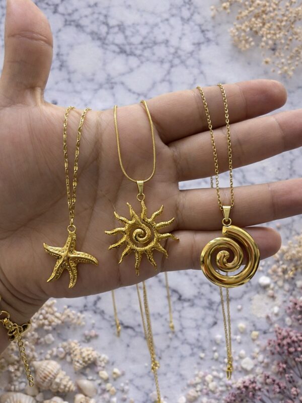 WhatsApp Image 2026-02-18 at 10.48.18 AM collares marinos estrella, sol. caracol, acero dorado chunky