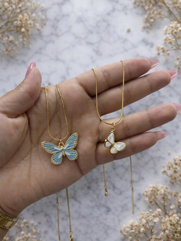 b596834b-d1c3-4f43-a54c-0d78eff27a15 collar mariposa acero dorado