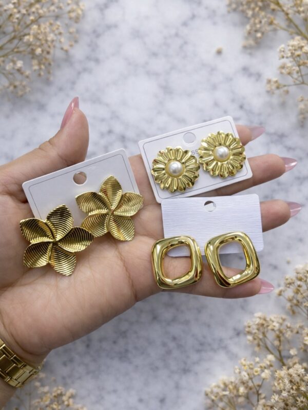 cc25bcf3-f06a-4871-86a6-57cfe4087651 aretes chunky con perlas acero dorado flores