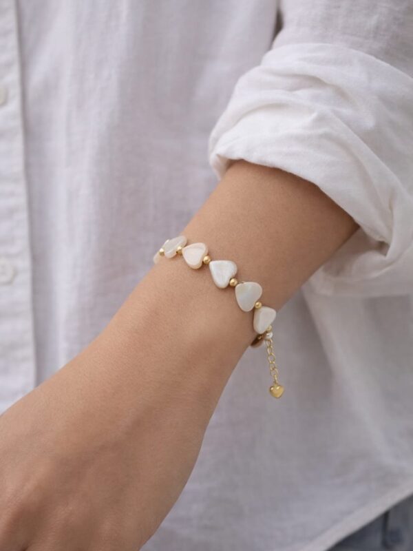 2026/03/1000223614.jpg Pulsera concha de nácar natural , acero dorado y plateado